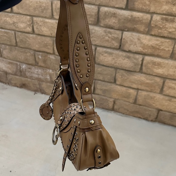 Vintage Guess Studded Brown Leather Shoulder Bag preowned - Picture 6 of 16